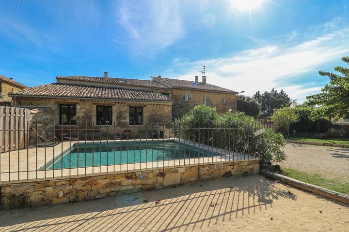 Location de vacances pour 9 personnes, avec Jardin et Piscine à Saint-Laurent-la-Vernède