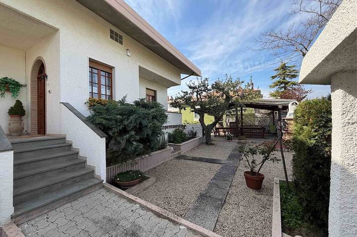 Holiday apartment for 10 people, with garden - 1