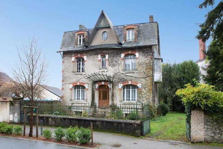 Location de vacances pour 9 personnes, avec jardin à Pouancé