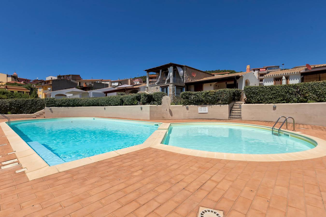 Casa vacacional "Nuages" con piscina compartida y terraza privada in Badesi, Olbia-Tempio