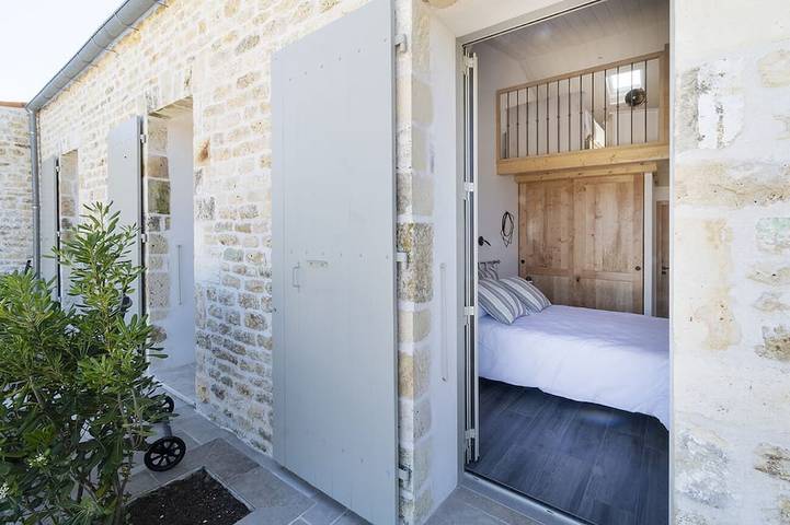 Ferme oleronnaise de luxe aux pieds des vignes  avec piscine privée fermée in Saint-Pierre-d'Oléron, Côte de Beauté