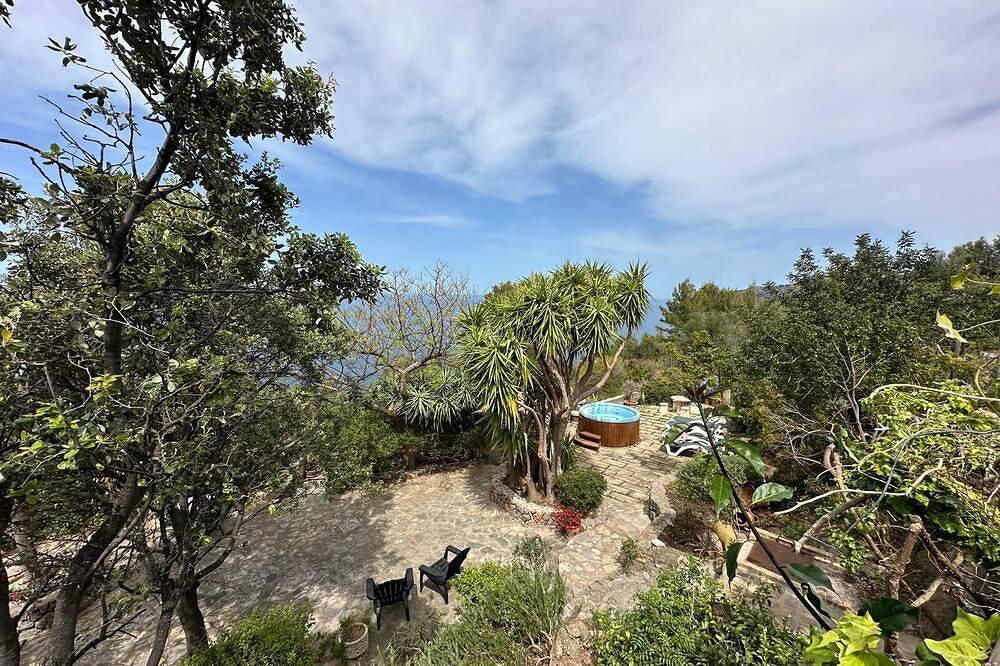 Country House with Ocean Views in Llucalcari, Deià
