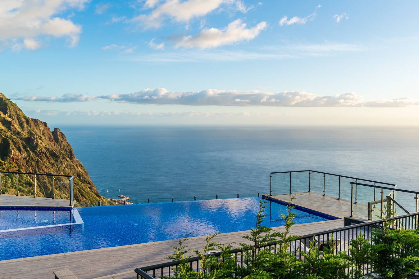 Ganze Wohnung, Modern villa, shared infinity pool | Sunsetcliff 6 in Fajã da Ovelha, Madeira