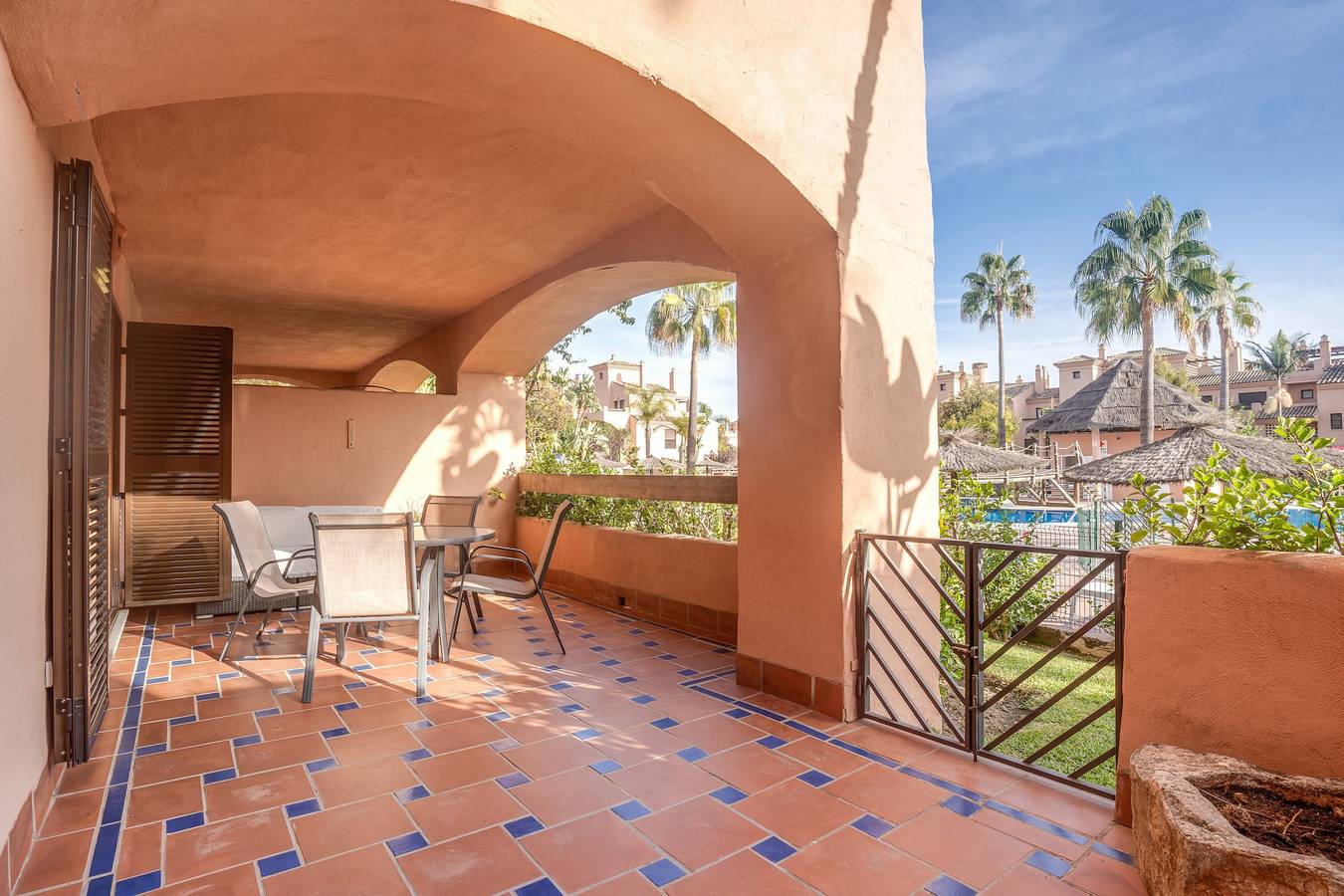 Appartement entier, Logement de vacances "Apartamento Entre Estepona-Marbella" avec piscine partagée et Wi-Fi in El Presidente, Estepona