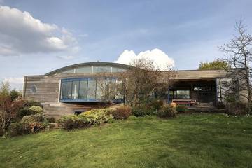 Gîte pour 14 personnes, avec terrasse et jardin à Loperhet