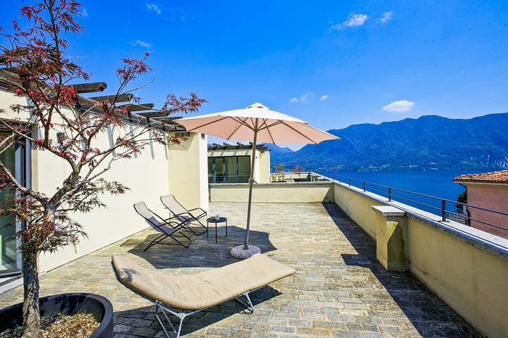 Ferienwohnung für 4 Personen, mit Balkon und Terrasse sowie Ausblick und Seeblick in Lago Maggiore (Piemont)