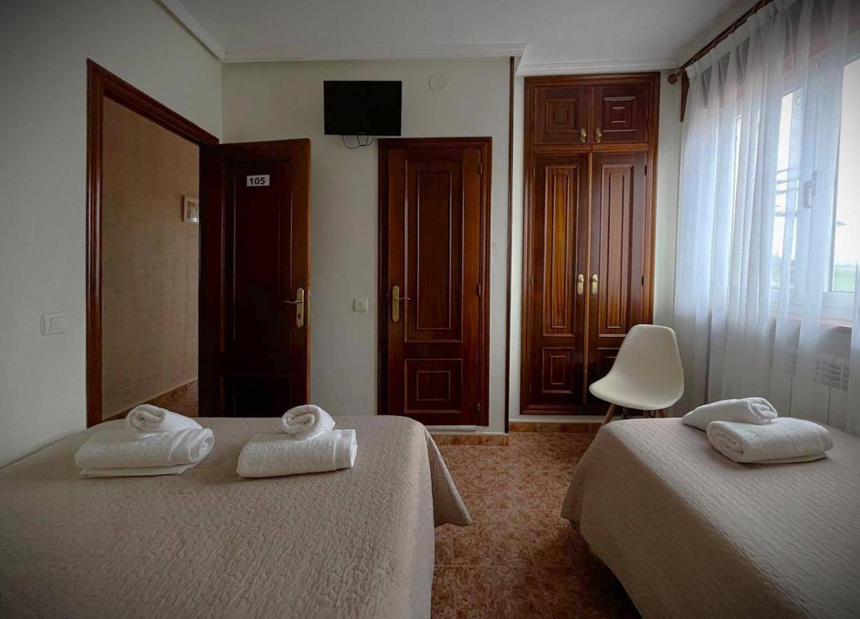 Double Room with Private Bathroom in Villapedre, Navia