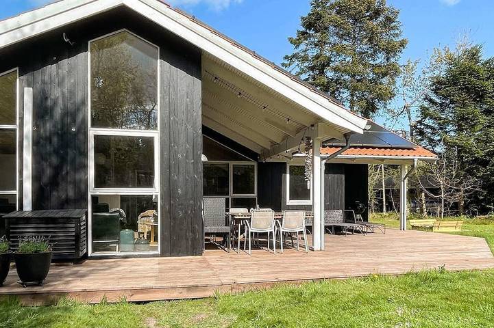Ferienhaus für 12 Personen, mit Terrasse und Sauna sowie Garten in Nordostjütland