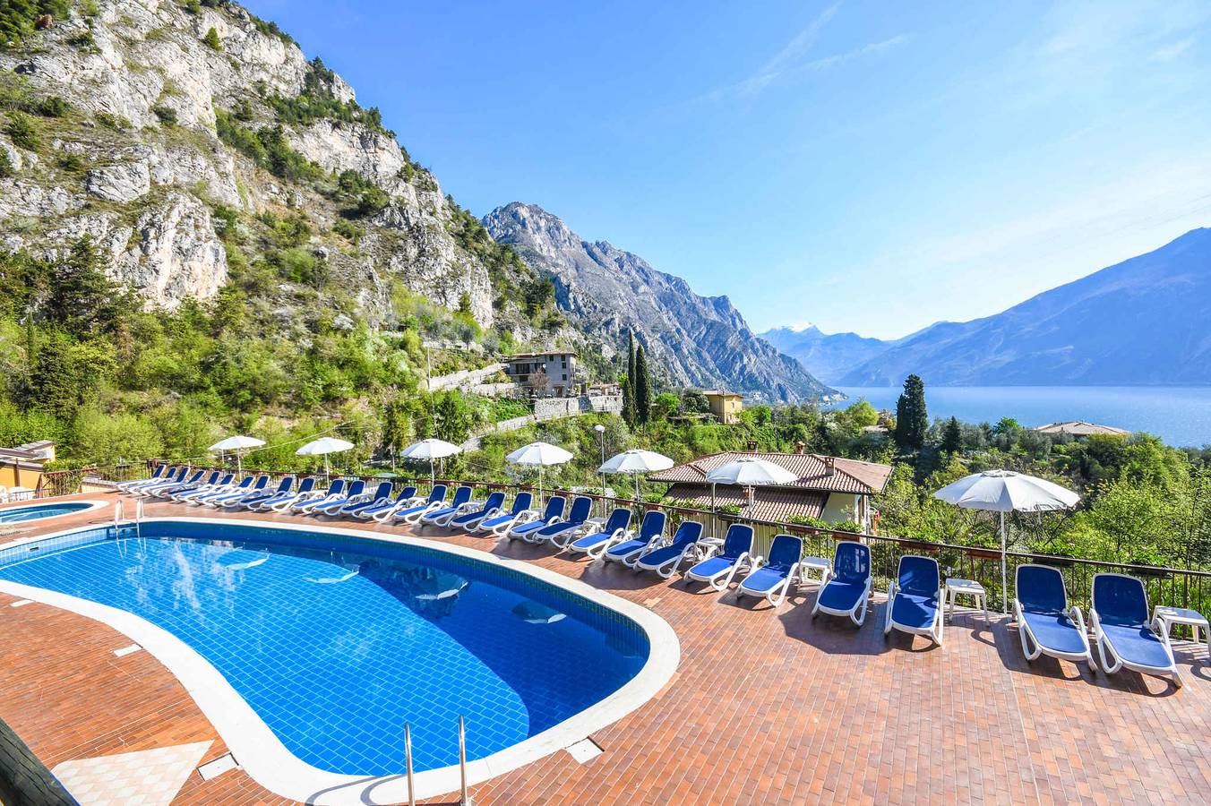 Entire vacation apartment, Holiday apartment mit Klimaanlage und Pool  in Limone sul Garda, Garda Mountains