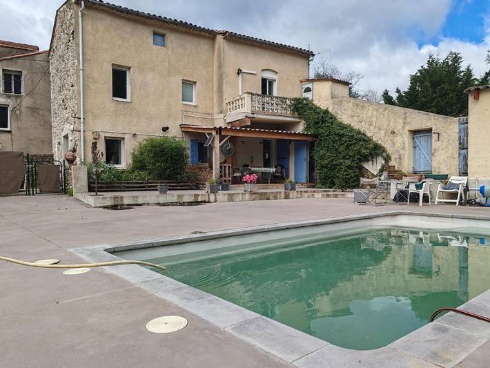 Location de vacances pour 7 personnes, avec Balcon et Terrasse ainsi que Piscine et Vue à Graissessac