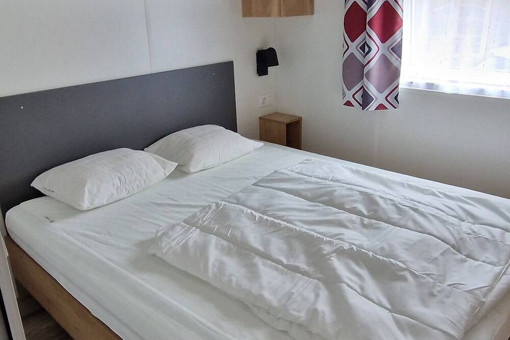 A deux kilomètres de l'ocean et du lac, grand mobilhome neuf à Lacanau Ocean in Lac de Lacanau, Lacanau