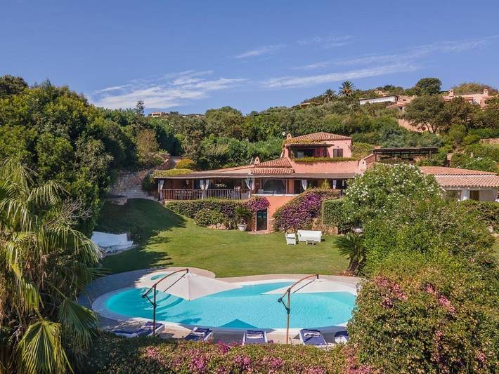 Villa für 10 Personen, mit Balkon und Whirlpool sowie Terrasse und Garten