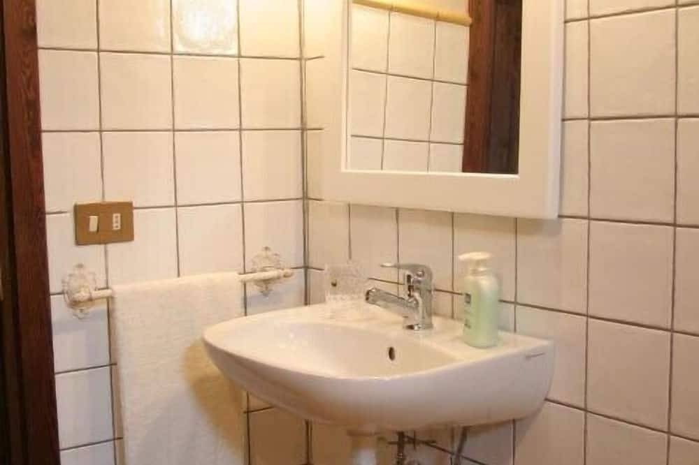 Ganze Wohnung, La Casetta del Borgo San Gimignano, mit Relax Nature Pool und Starlink-Internet in Gambassi Terme, Florenz Provinz