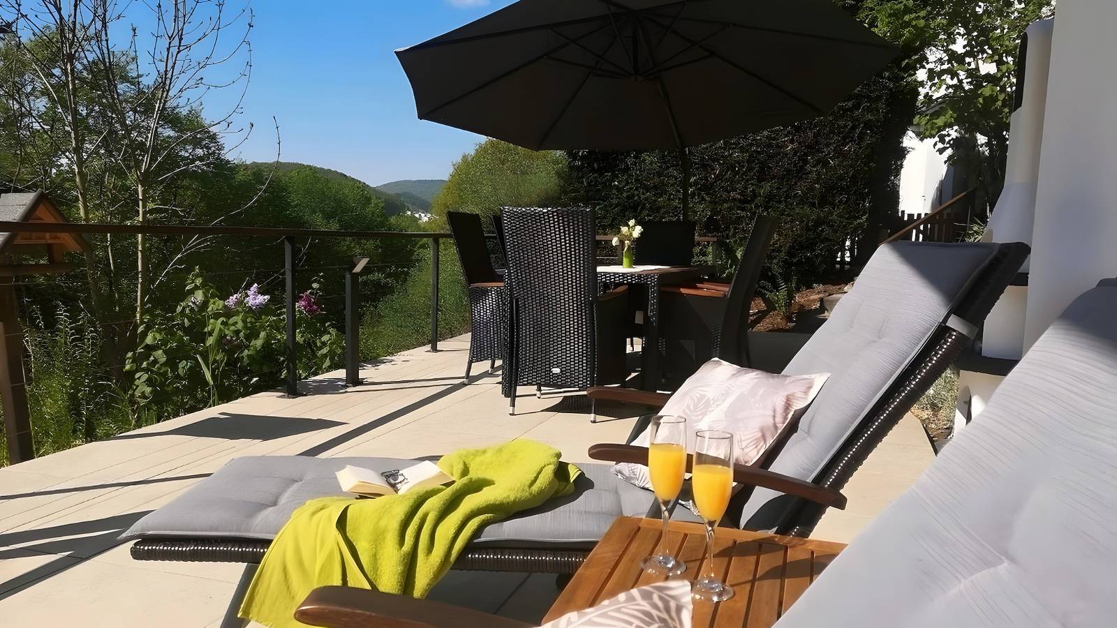 Ganze Wohnung, Diemelseeholiday romantische Fewo mit Balkon im Sauerland Nähe Willingen Winterberg in Diemelsee, die Mittelgebirge