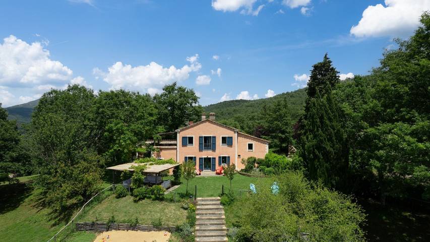 Casa vacanza per 12 persone, con giardino e terrazza, con animali domestici in San Casciano dei Bagni
