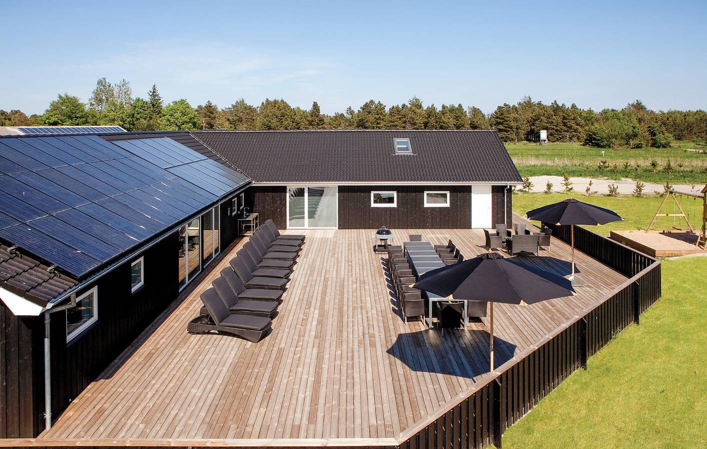 Feriehus for 26 personer med hage in Bratten, Jerup