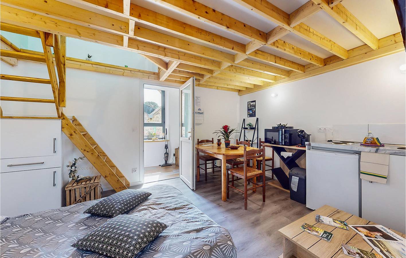 Appartement de vacances entier, Charmant Riverside 2.5km, WiFi gratuit, Parking in Neuilly-le-Vendin, Parc naturel régional Normandie-Maine