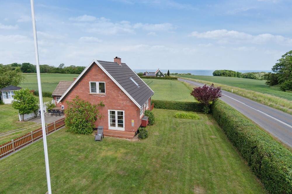 \"Hildulf\" - 1km from the sea in Rø, Gudhjem