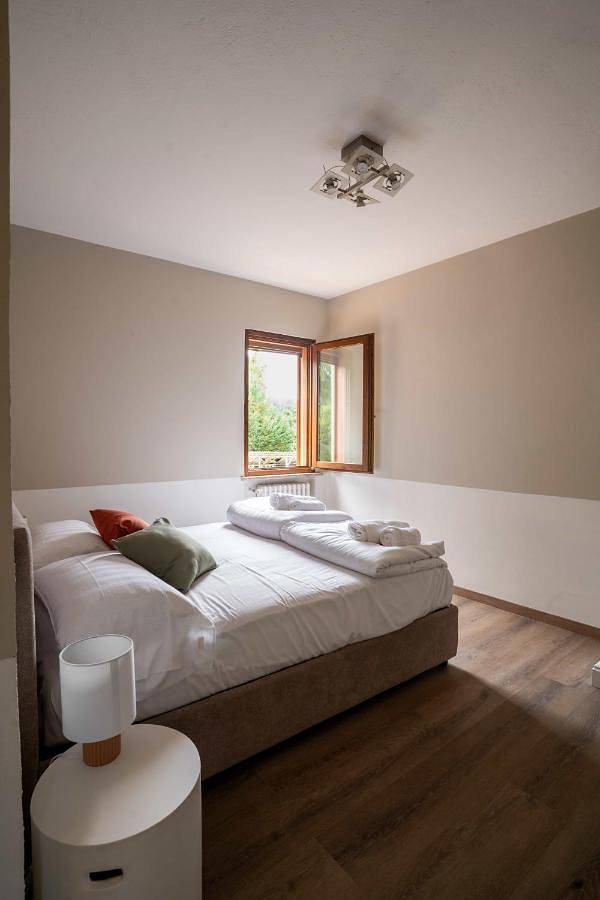 Appartamento per 2 persone, con piscina e panorama nonché giardino in Monzambano