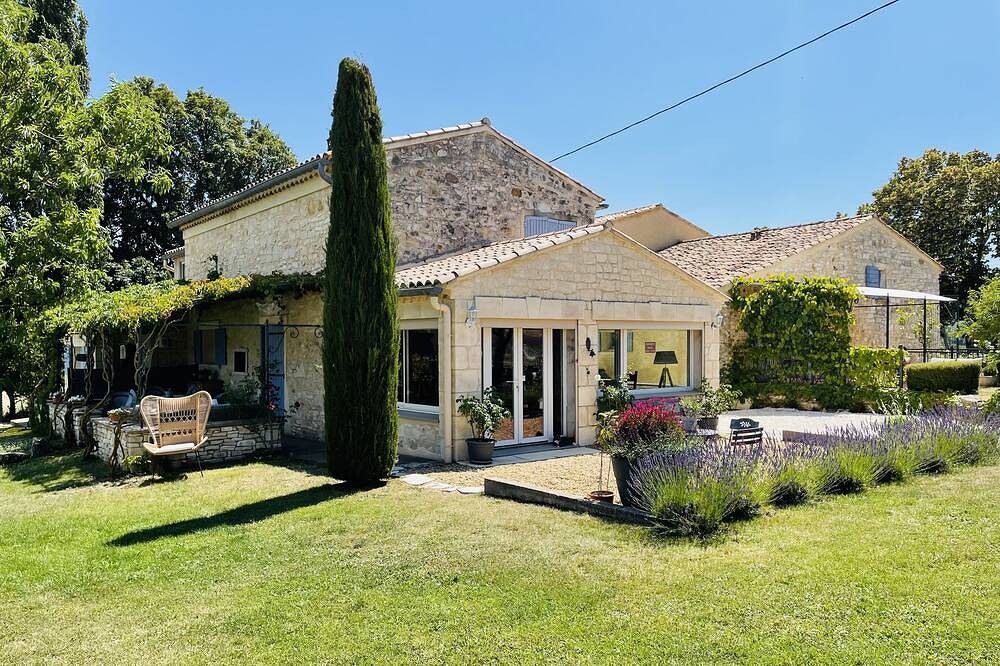 Haus inmitten von Lavendelfeldern in Sault, Parc naturel régional du Mont-Ventoux