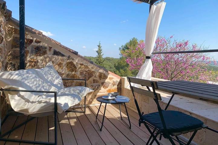 Gîte pour 2 personnes, avec jardin ainsi que terrasse et piscine, animaux acceptés à Saint-Maximin (Nimes)