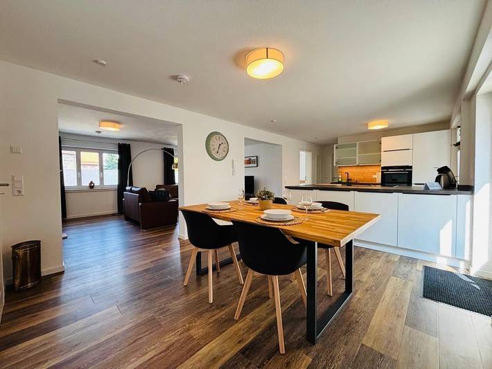 Geheel appartement, Aposto Apartments Am Marktplatz 13 met privéterras en wifi in Oberderdingen, Kraichgau