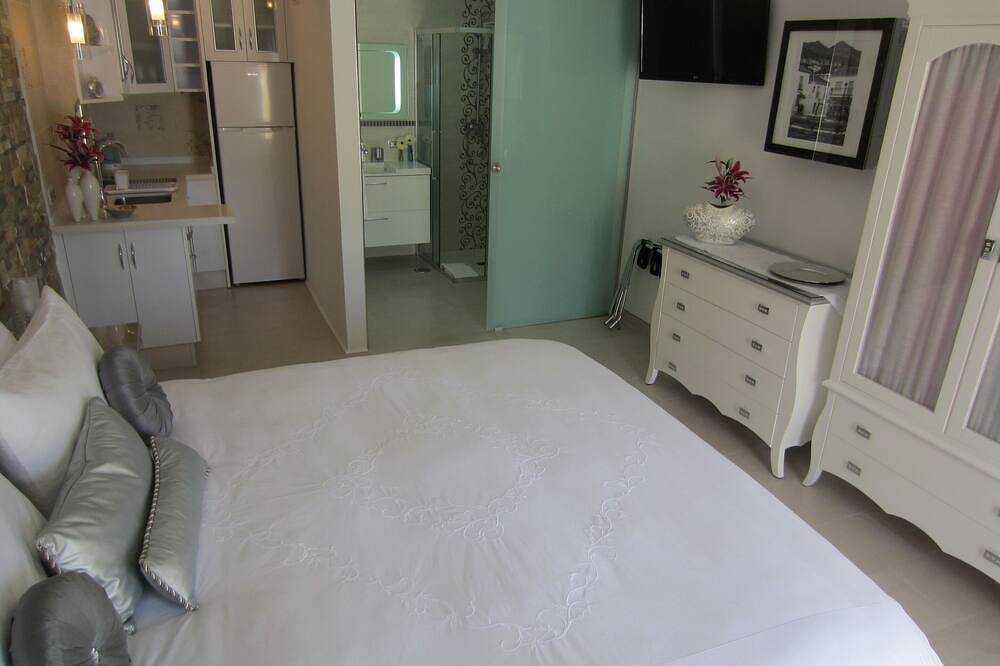 All is private, when booking we Block the entire property for your holiday ! in Torrequebrada, Benalmádena
