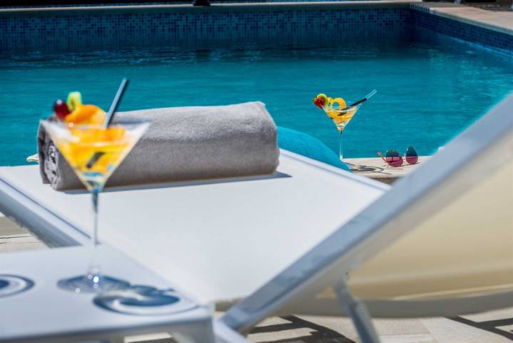 Beachfront Villa Ultimata with Pool in Slano, Condado de Dubrovnik-Neretva
