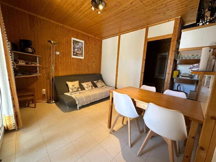 Parc de vacances pour 5 personnes, avec terrasse et piscine ainsi que jardin et vue, animaux acceptés dans Lac de Castillon - 3