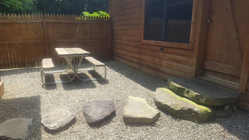 Log cabin for 2 people, with terrace and hot tub in Douglas Lake