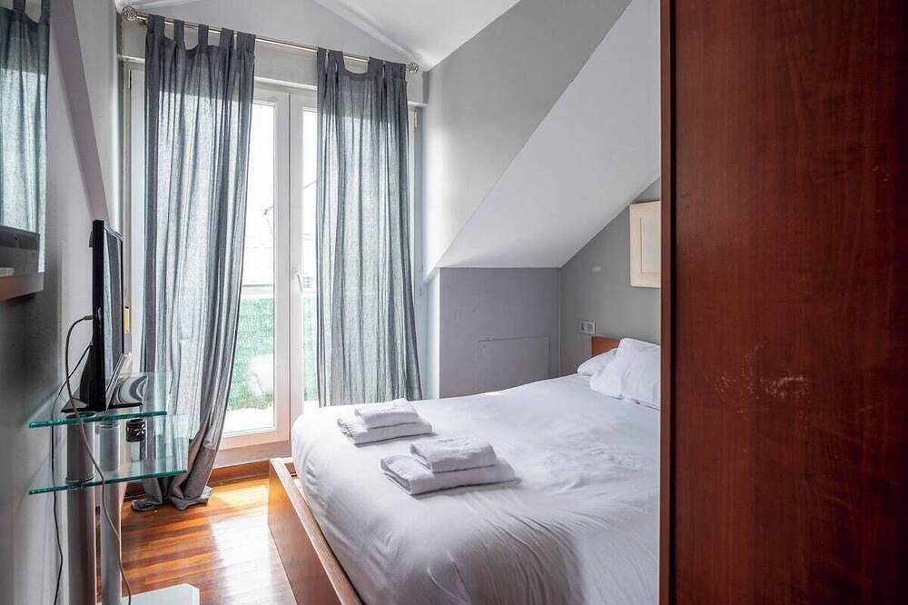 Entire apartment, Chalet adosado con piscina terraza y garaje in Castro-Urdiales, Cantabrian Coast