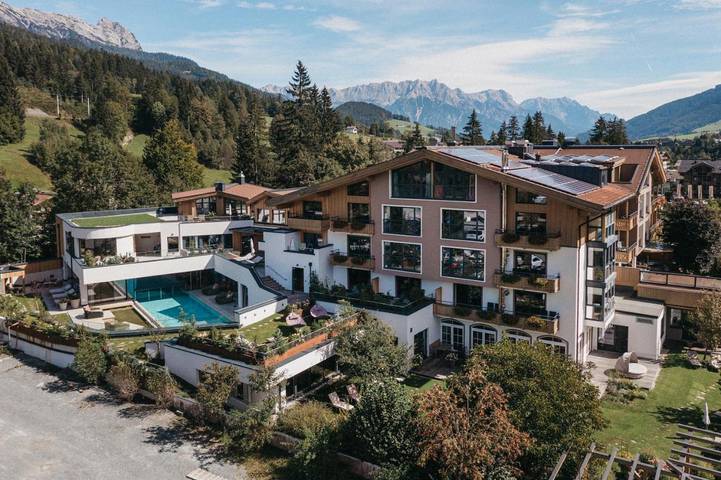 Hotel für 4 Personen, mit Pool und Ausblick sowie Garten und Sauna in Leogang