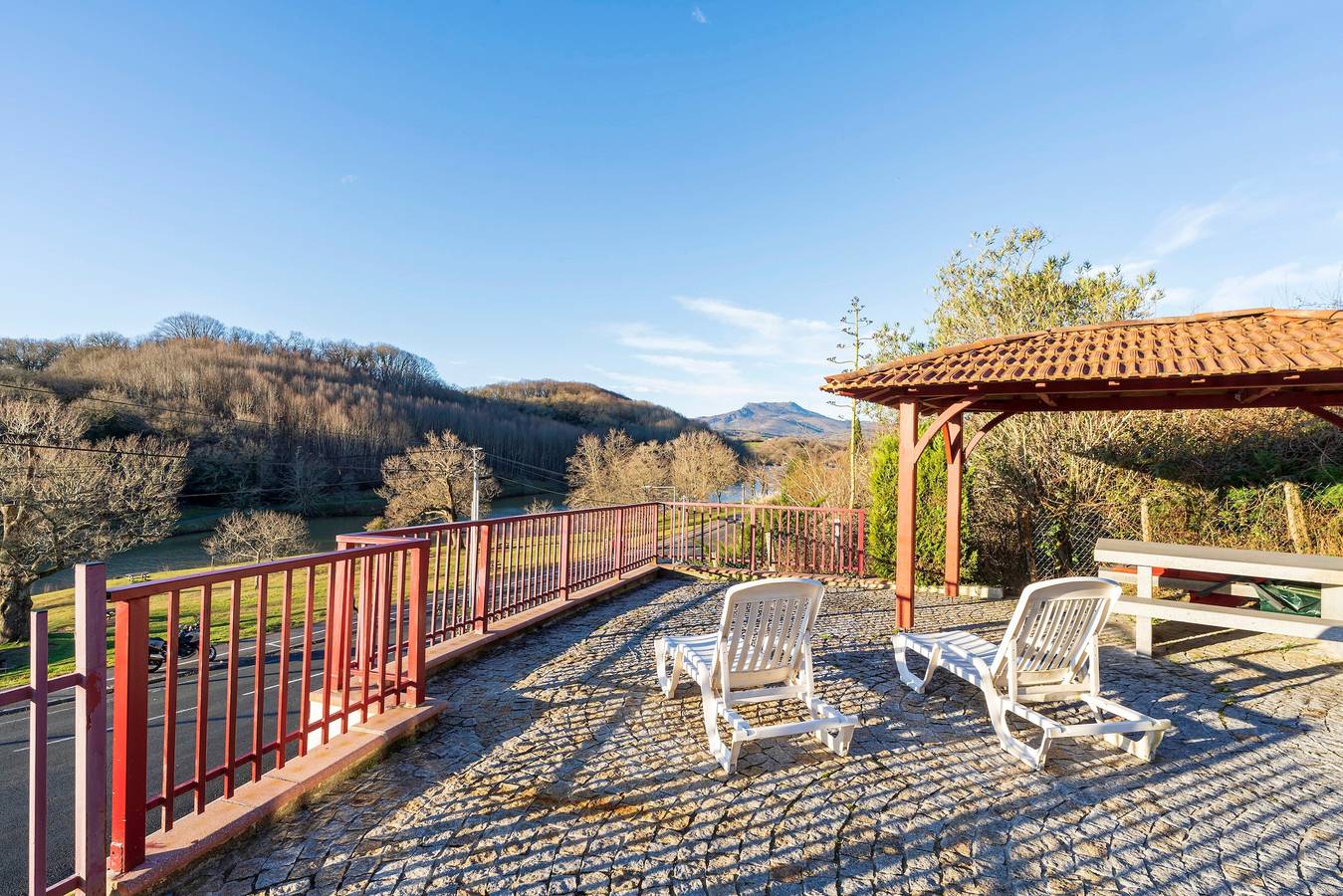 Amplia casa con barbacoa, terraza compartida y Wi-Fi en Saint-Pée-sur-Nivelle in Saint-Pée-sur-Nivelle, Region de Bayona