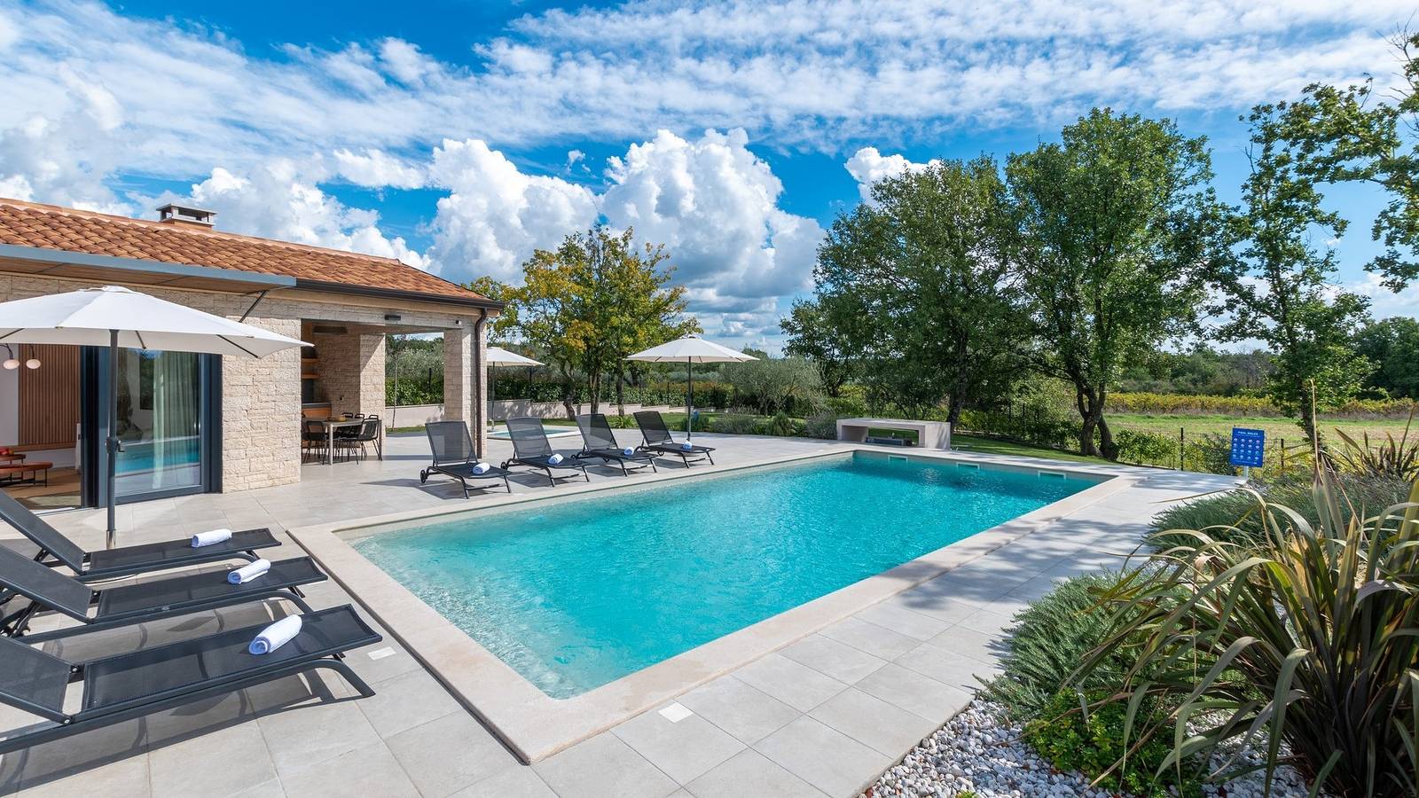 Moderne Villa Pedena Kadumi mit Swimmingpool, Whirlpool und sauna in Grad Poreč, Porec und Umgebung