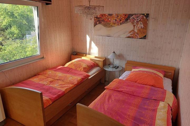 Ganze Wohnung, Ferienwohnung haus-elsa-bochum, 4 Zi, 2-9Pers, 130qm, große Terrasse, Ez Aufpr. in Weitmar, Bochum
