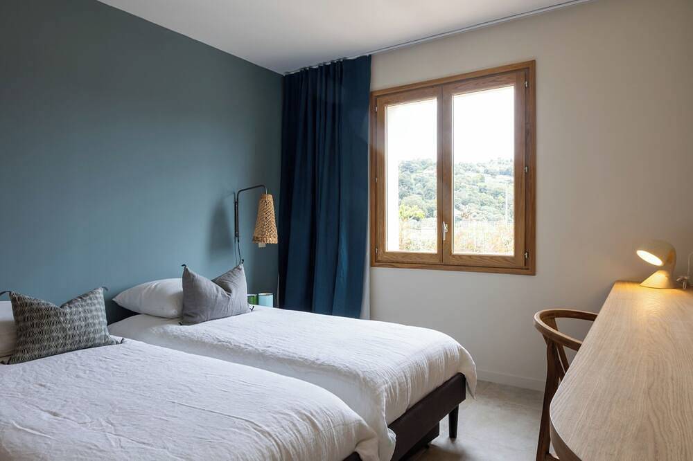 Villa 6 bedrooms, swimming pool, moutains and sea view in Alata, Region de Ajaccio
