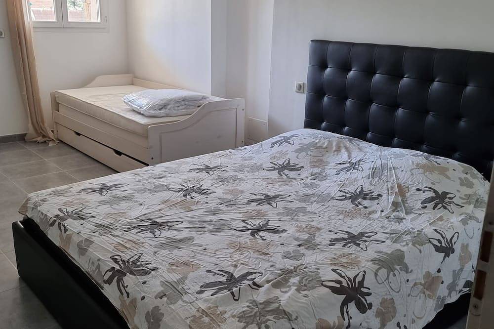 Bas de Maison 3 chambre 8 couchages avec piscine pour 6 adultes et 2 enfants   in Sant Ambroggio, Lumio