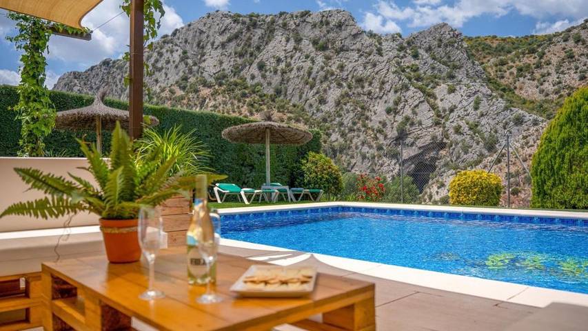 Casa rural para 10 personas, con Terraza además de Jardín y Piscina en Benaoján