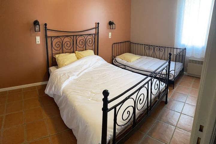 Location de vacances pour 5 personnes, avec terrasse et jardin à Allemagne-en-Provence - 3