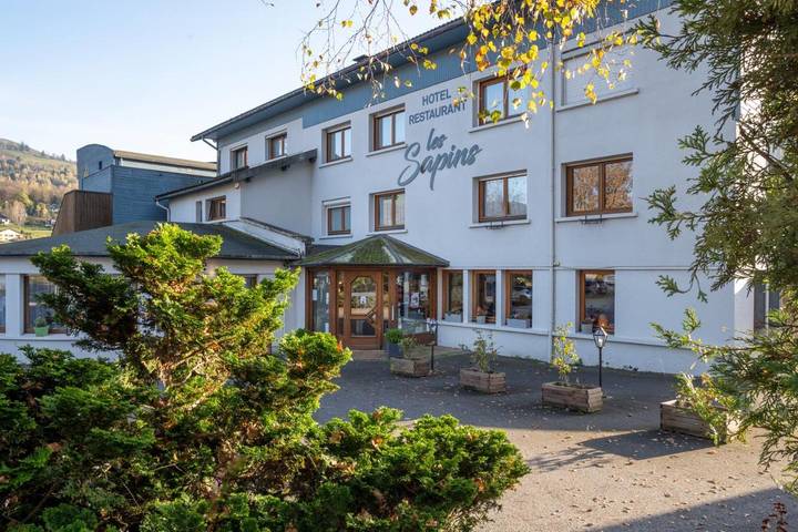 Hôtel pour 2 personnes, avec Terrasse ainsi que Jardin et Piscine