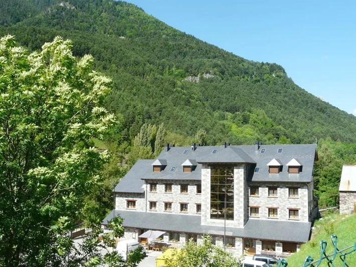 Hôtel pour 2 personnes, avec vue ainsi que jardin et piscine - 1