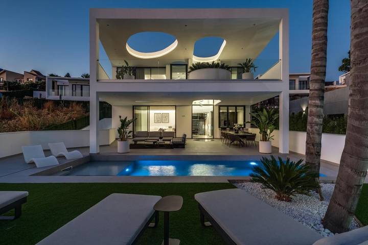 Casa de vacaciones para 8 personas, con vistas además de terraza y piscina en Valle Romano