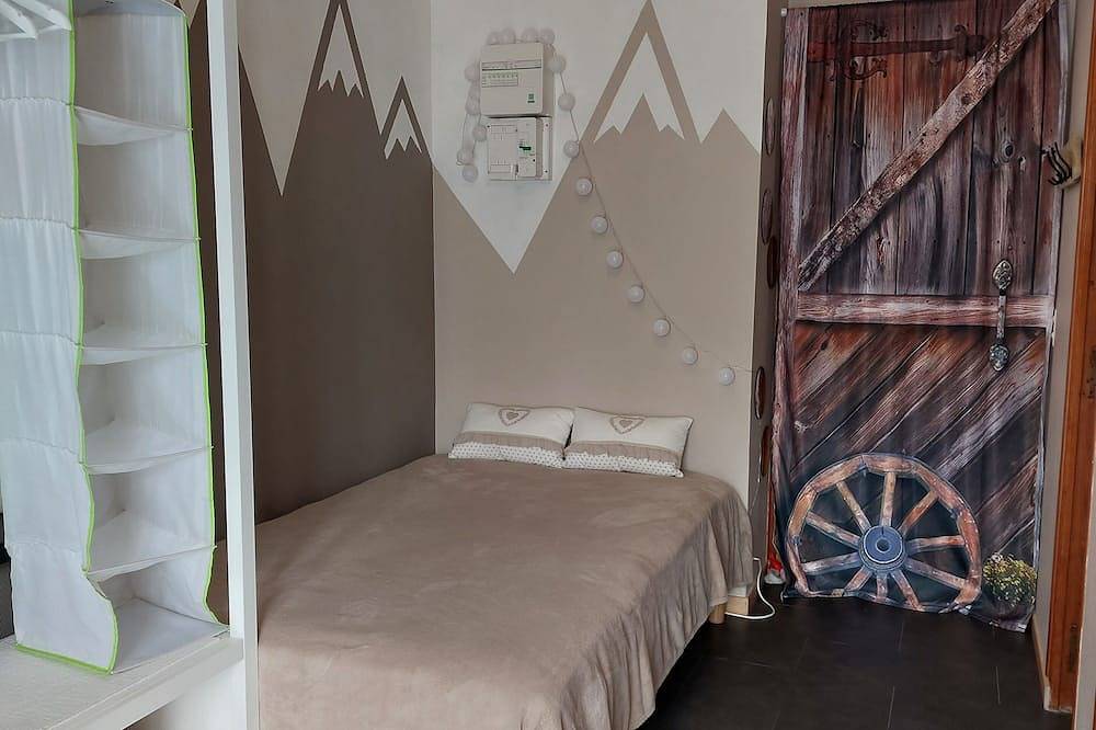 Entire apartment, Studio à Lamontagne en Rez-de-jardin in Saint-Jean-Montclar, Montclar