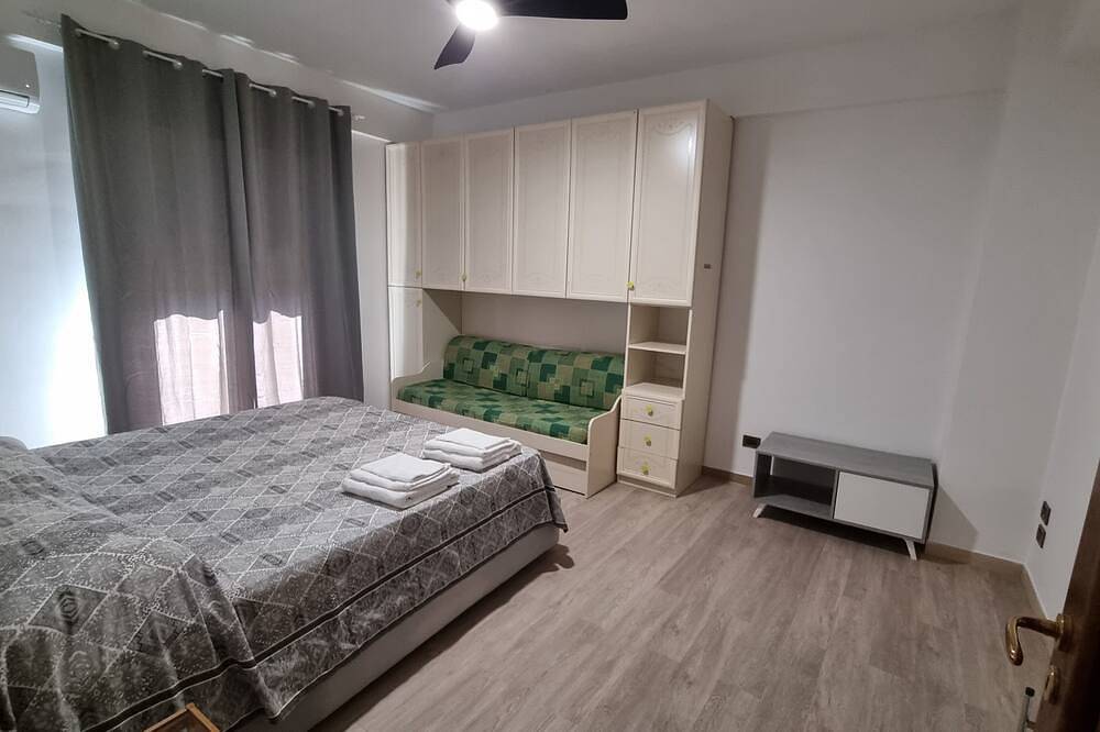 Entire apartment, The house on the boulevard in Reggio Calabria, Tyrrhenian Coast Kalabria