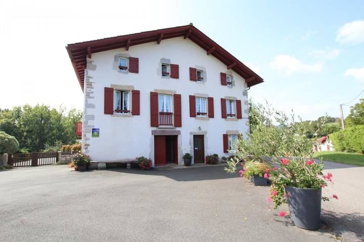 Gîte pour 4 personnes, avec terrasse à Urrugne