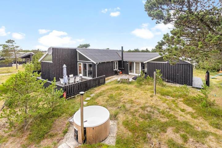 Villa für 6 Personen, mit Sauna und Whirlpool sowie Terrasse und Balkon/Terrasse - 1