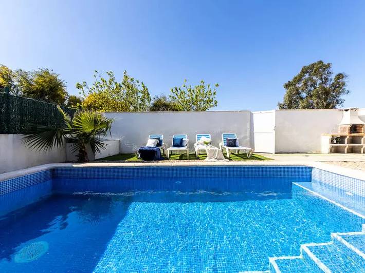 Chalet für 6 Personen, mit Pool und Garten in Riumar