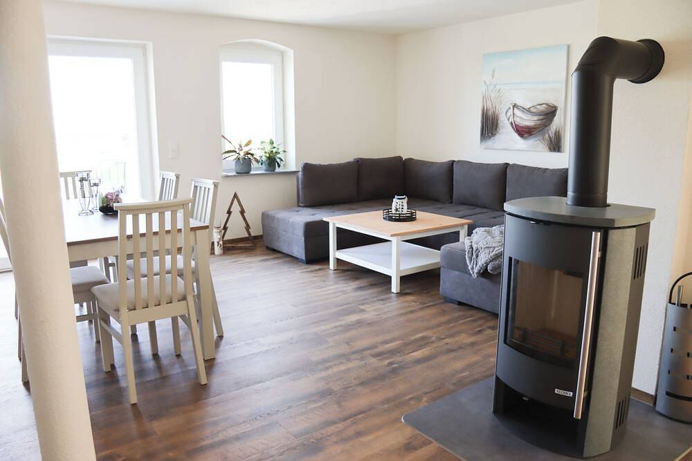 Ganze Wohnung, Gemütliche Ferienwohnung mit Terasse, Sauna und Grillplatz in Malschwitz, Oberlausitz-Niederschlesien