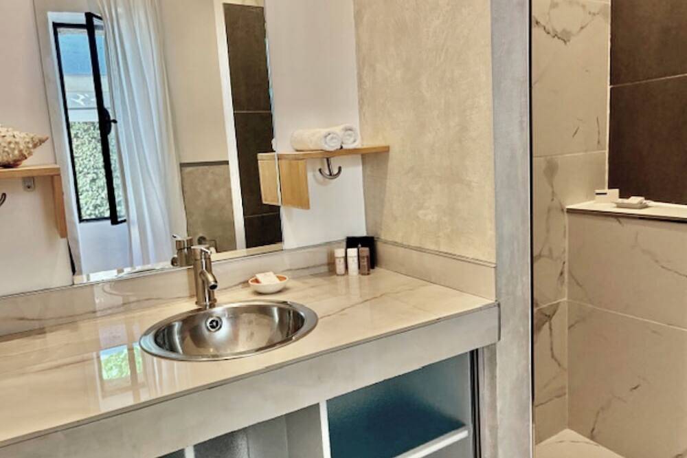 Casa Bertuli Les Cerisiers 58M2 4 **** Diseño Aire acondicionado Lujo in Oppède, Parque natural regional del Luberon