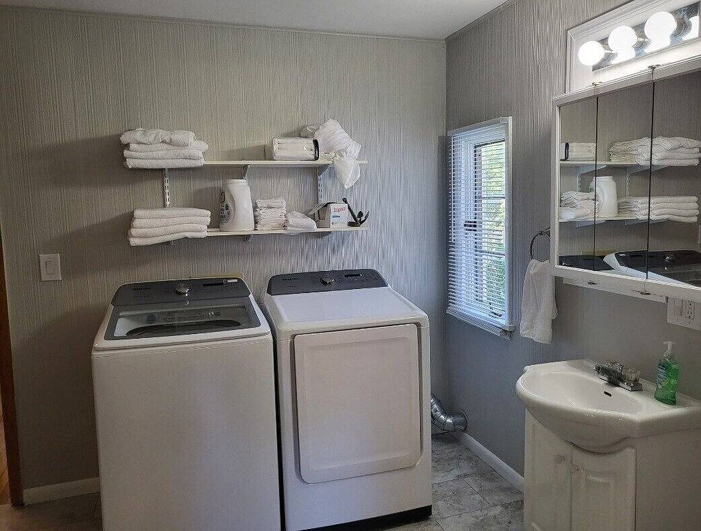 The Bread & Butter-Near Kings-1 Qu.-7 Parking Spaces and Bicycles!\n\n in Bloomington (IN), Monroe County (IN)